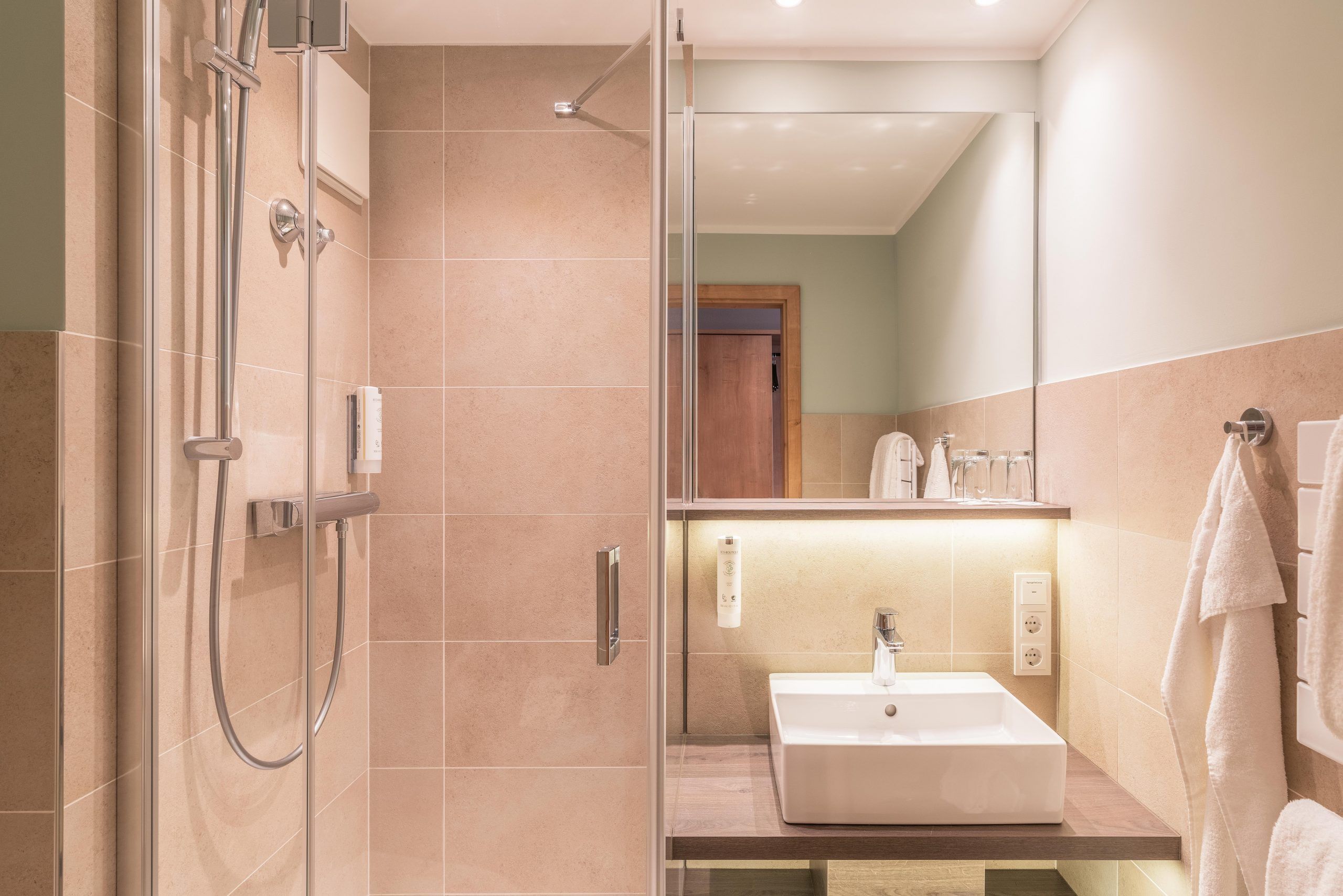 SCHUSTER Hoteleinrichtungen - Badezimmer